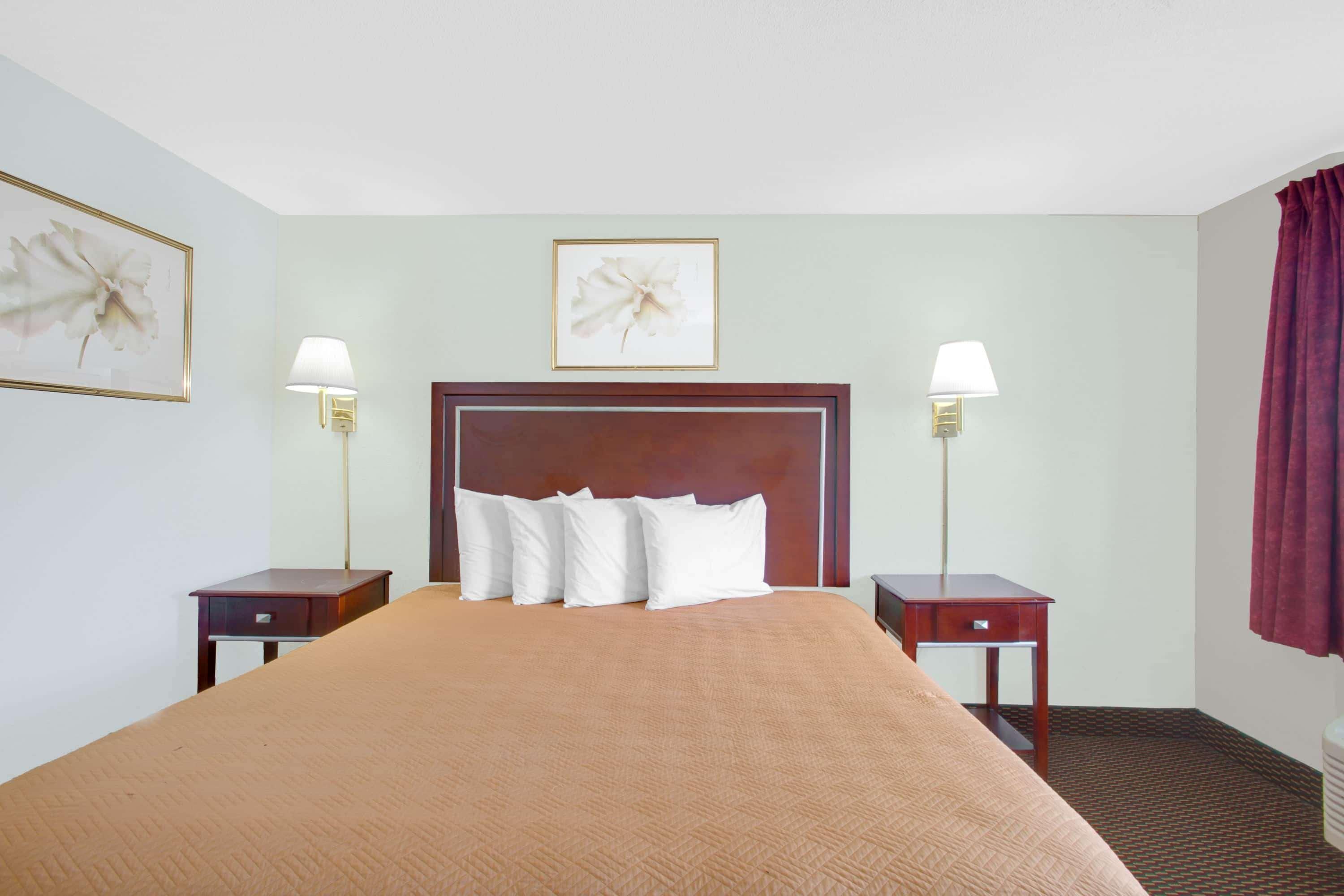Queen City Inn Bangor Exterior photo
