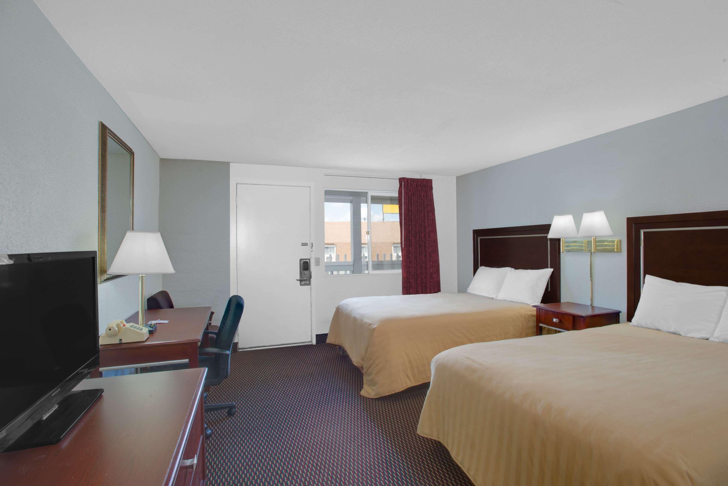 Queen City Inn Bangor Exterior photo