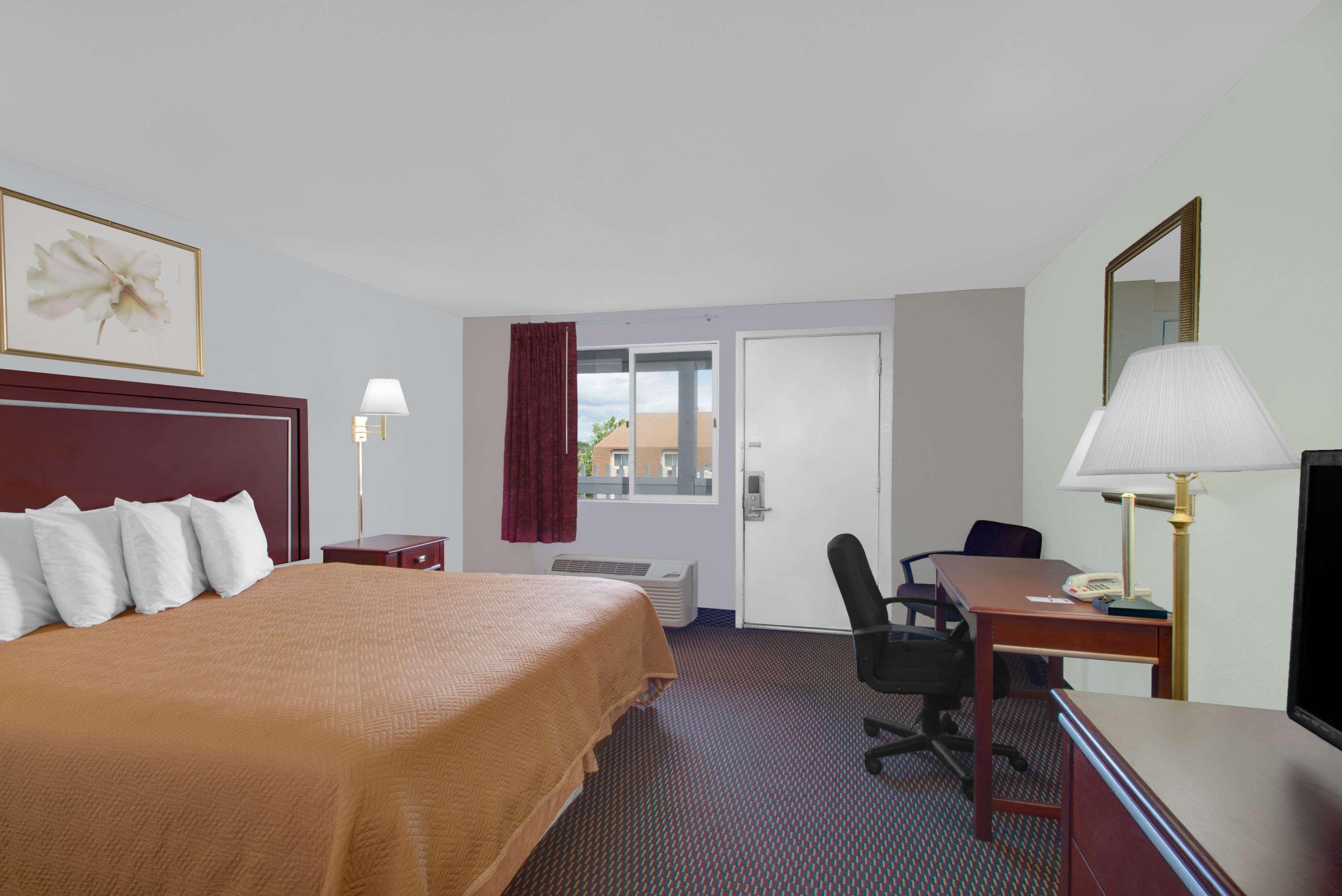 Queen City Inn Bangor Exterior photo