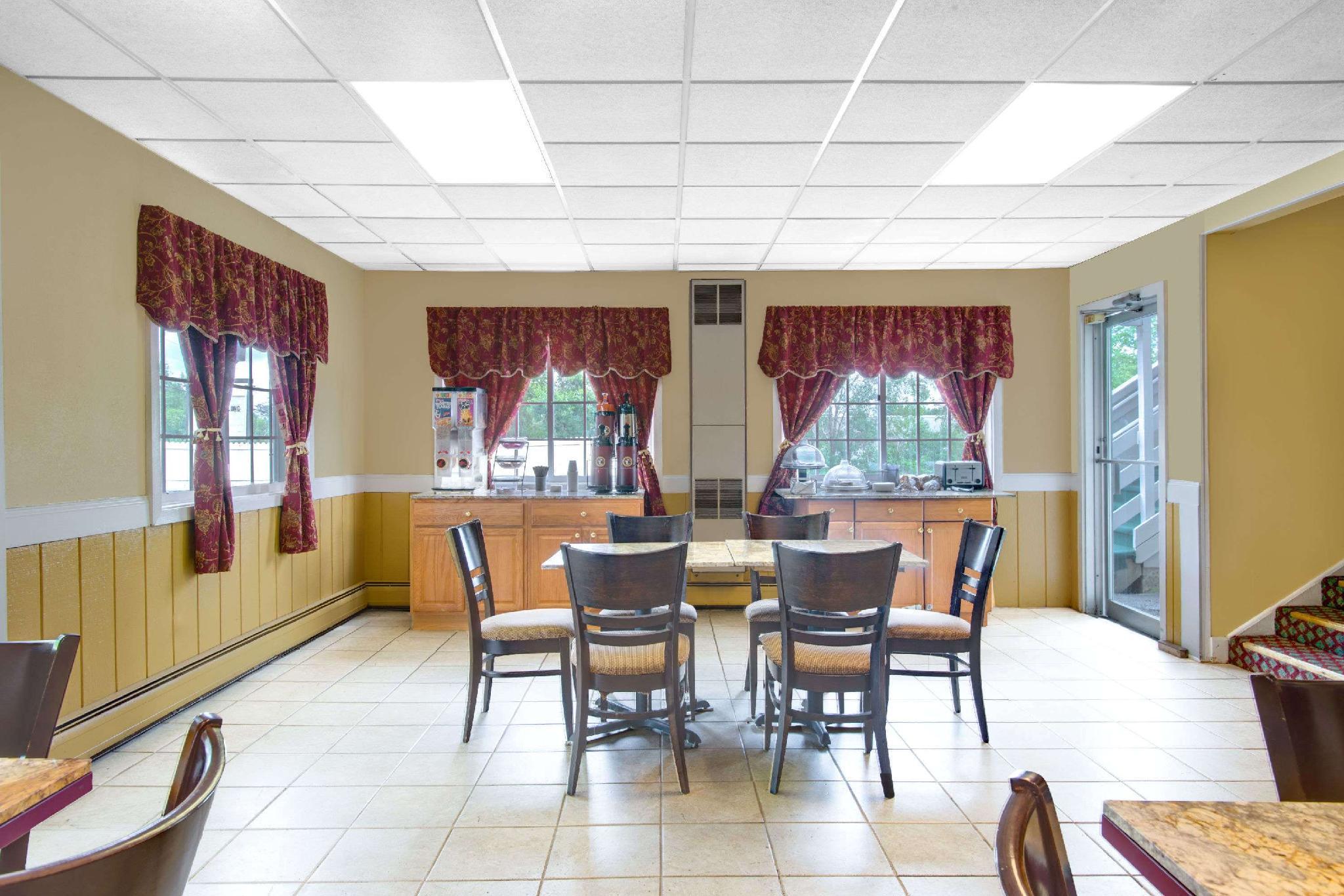 Queen City Inn Bangor Exterior photo
