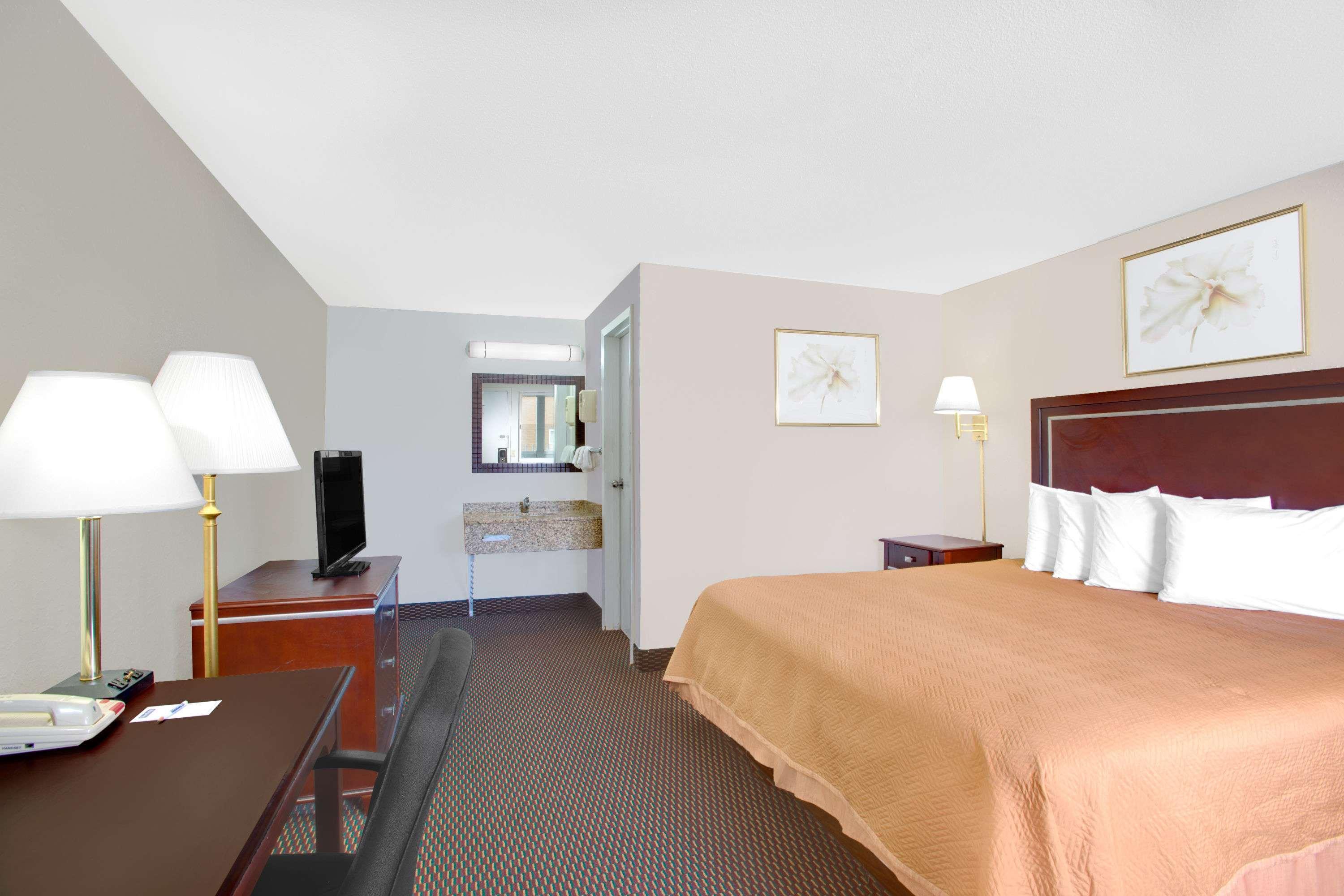 Queen City Inn Bangor Exterior photo