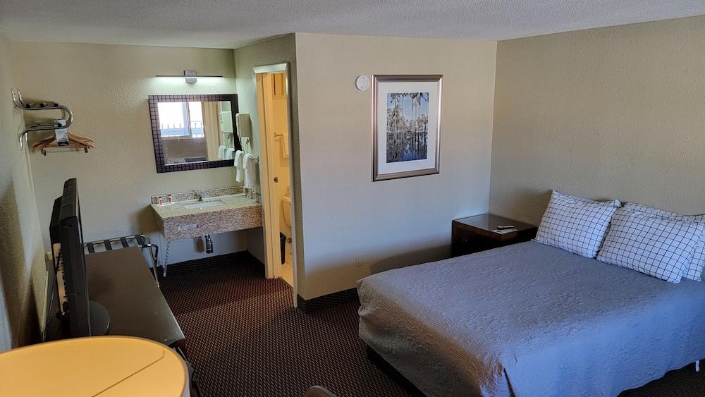 Queen City Inn Bangor Exterior photo